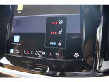 フロントシートには、シートヒーターに加えベンチレーション機能、ステアリングホイールヒーターも装備しています。シートヒーターはフロントだけでなくリアシートにも装備。4席で独立した調整が可能です