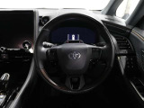 各操作スイッチなどもハンドルから手を放すことなく操作可能で安全運転に支援いたします!