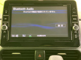 高精細なディスプレイで、快適なドライブをサポート。Bluetooth接続で、お気に入りの音楽をワイヤレスで楽しめます。設定も簡単に行えます。