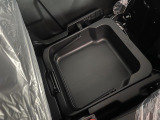 収納スペースになります!車検証入れなども入ります♪