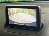 【バックカメラ】駐車時に後方がリアルタイム映像で確認できます。大型商業施設や立体駐車場での駐車時や、夜間のバック時に大活躍!運転スキルに関わらず、今や必須となった装備のひとつです!