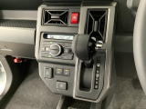 【オートエアコン】AUTOボタンを押してお好みの温度を設定!快適な室温でドライブをお楽しみいただけます♪
