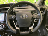 操作系のスイッチ類が集中しており、運転中の視線移動を最小限に抑えられます。快適なドライビングポジションを実現しています。