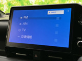 多彩なメディアに対応し、お好みの音楽を高品質で楽しめます。ラジオ、CD、USBなど、様々な音楽ソースに対応しています。