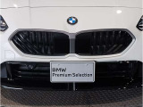 【キドニーグリル】BMWは約90年もの間、ほぼ全ての車両にひと目でBMWだと分かるこの特徴的なフロントグリルが備えられ、デザイン・アイコンとして親しまれてきました。