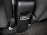 USBチャージャーは後席用にも設置されています。長時間のドライブも安心です♪