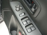 ◆パワーウィンドウスイッチ◆運転席から全席の窓の開閉操作を行うことが出来いつでも換気ができます!
