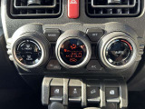 オートエアコンなので細かい温度調整も可能で常に快適な車内空間を保てます♪
