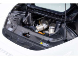 3.0L V6-120&deg;ツインターボエンジン+モーターによりシステム合計830PSを発揮します。