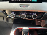 運転席、助手席にシートヒーターが付いてます。