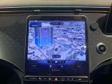 「ハイ、メルセデス」と車に話しかけるだけで起動。「少し暑い」など普段の会話のように話しかけるかけるだけで温度調節が可能です。