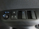 もちろん全席パワーウインドー付。運転席から操作できて便利です。