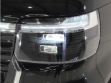 【LEDヘッドライト+デイタイムランニングランプ】今や主流のLEDヘッドライトに、日中でも他者からの視認性を良くするデイタイムランニングランプ装備!スタイリッシュでかっこよく仕上がっています。