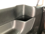 【後席用ドリンクホルダー】後部座席にもドリンクホルダーがついています!