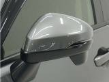 ◆ドアミラーウインカー◆ドアミラーにウインカーを装備しています。対向車に自身の進行方向を合図し安全に運転できます。