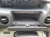運転席前収納スペース
