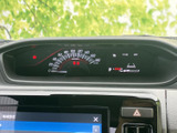 視認性の高いメーター類が、運転に必要な情報を的確にドライバーに伝えます。スタイリッシュなデザインも魅力です。