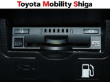 コンソ-ル内にスッキリ収まったビルトインタイプのETC車載器を装備しております。高速道路利用時に便利なアイテムです。