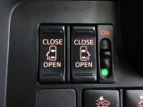 両側電動スライドドア。運転席から操作できるので乗り降りが楽です。