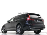 天候や路面状態は、常にあなたの味方であるとは限りません。V60 Cross Countryは、先進の運転支援機能と走破性を重視した設計を採用。天候を問わない操縦性を実感していただけるはずです。
