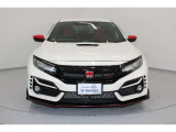 Honda SENSING搭載!ミリ波レーダー単眼カメラで、クルマの前方の状況を認識。ブレーキやステアリングの制御技術と強調し、安全・快適な運転や事故回避を支援する先進のシステムです。