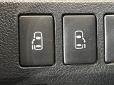 【両側パワースライドドア】スマートキーや運転席のスイッチで後席両側スライドドアの開閉が可能♪電動だから力を入れてドアを開ける必要が無く、小さなお子様でも簡単に開け閉めでき快適です♪