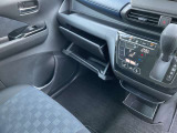 運転席側のドア部。パワーウィンドーのスイッチになります。
