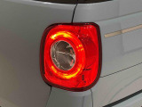 丸目で愛嬌のあるデザインのLEDリヤコンビネーションランプ(LEDストップランプ)が省電力・長寿命化を実現。
