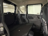フラット状態にすれば、さらに荷物を載せることができます。