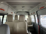 車内上部にも手摺りが付いているので車内で移動する際も安心です。