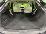【パワーバックドア】スマートキーや運転席のボタンを押すだけでリアゲートが自動で開閉します!荷物を持っている時や、高い位置にあるバックドアを閉める際に便利な機能です♪