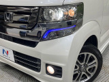 【HIDヘッドライト】非常に明るく前方を照らしてくれるので、悪天候や夜間の走行時も視界良好で安心してお乗りいただけます。