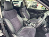 毎日過ごす運転席は要チェック。シートのへたり・擦れ、視界のイメージまで伝わる重要ポイント。