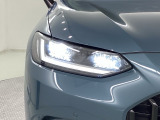 LEDヘッドライトです。蛍光灯のような明るさが特徴で広い範囲を明るく照らしてくれます。光量が大きいので暗い場所での視認性が上がります。また寿命が長く、消費電力も少ないので経済的です。