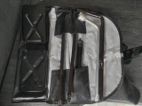 ラゲッジルーム格納車載工具セット(ジャッキ・工具袋)の拡大写真です。工具類の収納状態や備品のコンディションについて画像にてご確認ください。