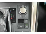 電動パーキングブレーキを搭載。スイッチ操作でパーキングブレーキを作動・解除することが可能です。
