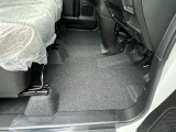 後部座席も十分な広さがあります!シートを倒せば荷物もさらに沢山積めますね♪