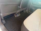 コンパクトなお車ですがゆったり広々としており長時間のドライブも快適にお楽しみいただけます。