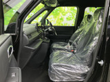 運転席からの視界が広く、安全な運転をサポートします。周囲の状況を把握しやすく、安心して運転できます。