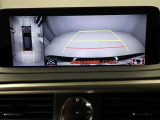 パノラミックビューモニターを装備。駐車場や交差点でクルマを真上から見るように周囲を確認できます。機能の詳細は販売店スタッフまでおたずねください。