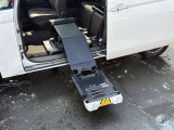 【助手席電動車いす】助手席が取り外し可能な電動車いすになっています。