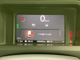 必要な情報を一目で確認できる、見やすいデザイン。スタイリッシュなデザインで、運転席を個性的に演出します。