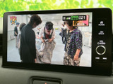 停車時に、お子様と一緒にテレビ番組を楽しめます。移動時間も快適に過ごせる工夫が施されています。