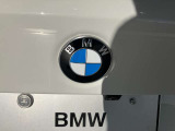 コーナーセンサーが搭載しておりますので、車庫入れの際など、障害物の接近を音で知らせます。
