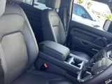運転席もホールド性の良いシートで快適な走行が楽しめます。