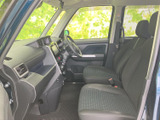 運転席からの視界が広く、運転しやすい設計です。安全確認もスムーズに行えます。快適なドライビングポジションを実現しました。
