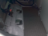 2列目シートにはチップアップ機構も装備されてますので背の高い荷物を載せる際に大変重宝しますよ!(^^)!