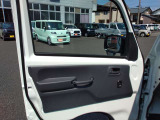 助手席側のドア内部のお写真です。