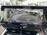 車を上からの見下ろした視点で駐車をサポートするパノラマモニターを搭載。運転席から確認しにくい車両周囲の状況を確認できます。