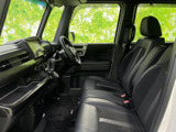 運転席からの視界の良さが、安全運転をサポート。快適なドライビングポジションで、スムーズな操作を実現します。